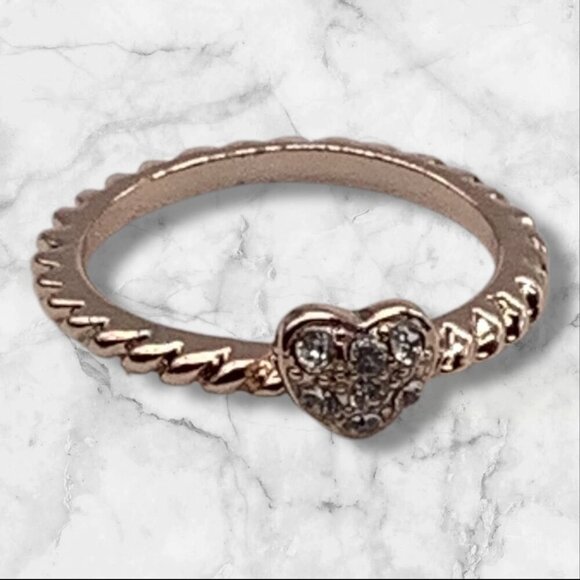 Women’s Fashion Rose Gold Heart-Shaped Ring With Crystal Accents Size 7 - Picture 2 of 11